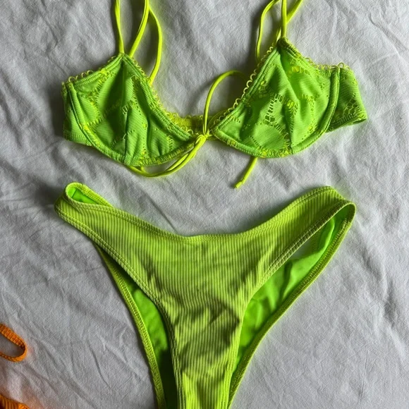Bikini Bundle - Picture 2 of 7